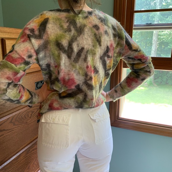 Women’s light sweater. Size small - Picture 3 of 7